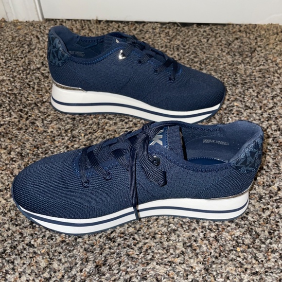 Michael Kors sneaker Monique knit trainer navy Womens Size 6.5 Sold Out - Picture 2 of 6